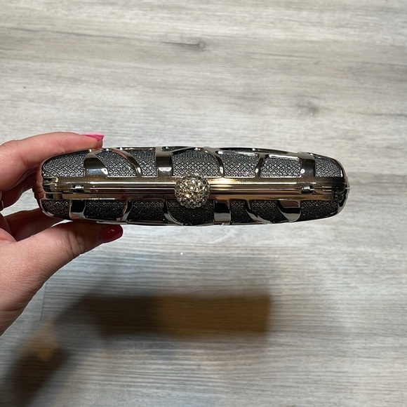 Fawzia Glitzy Abstract Rhinestone Clasp Box Evening Clutch - Picture 3 of 6